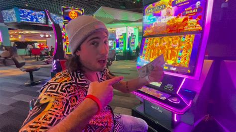 I Put $100 in a Slot at the Paris Hotel .